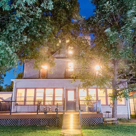 The Wolf Manor Bed and Breakfast Ellinwood Εξωτερικό φωτογραφία