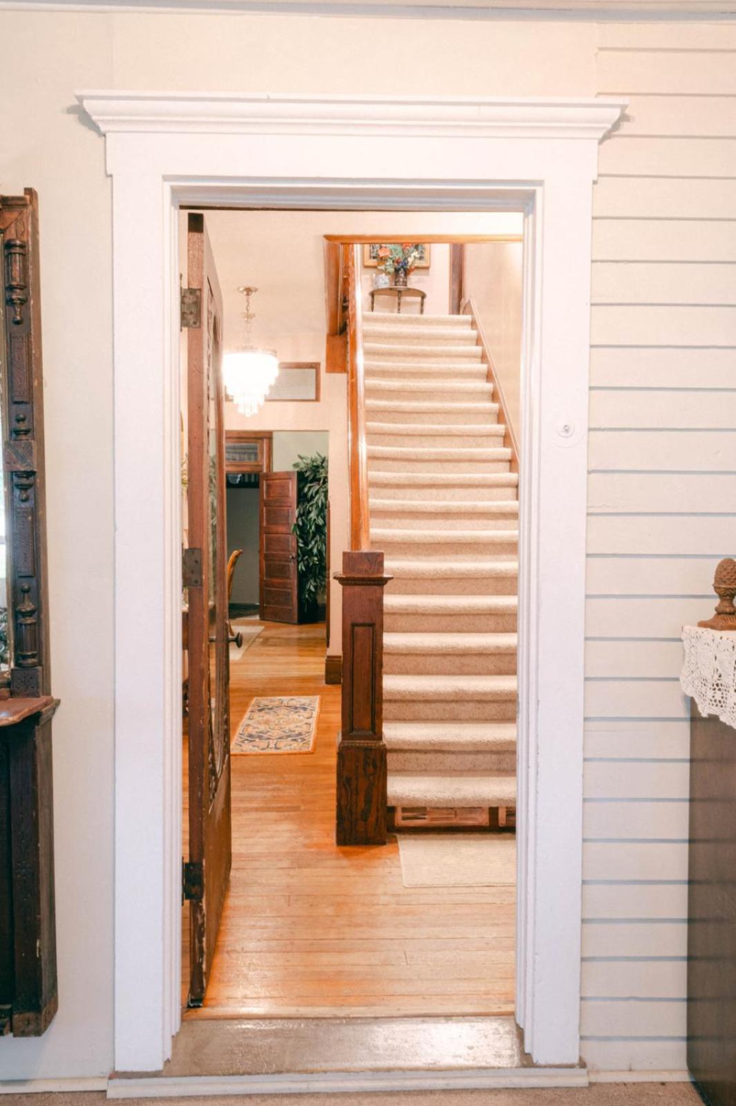 The Wolf Manor Bed and Breakfast Ellinwood Εξωτερικό φωτογραφία