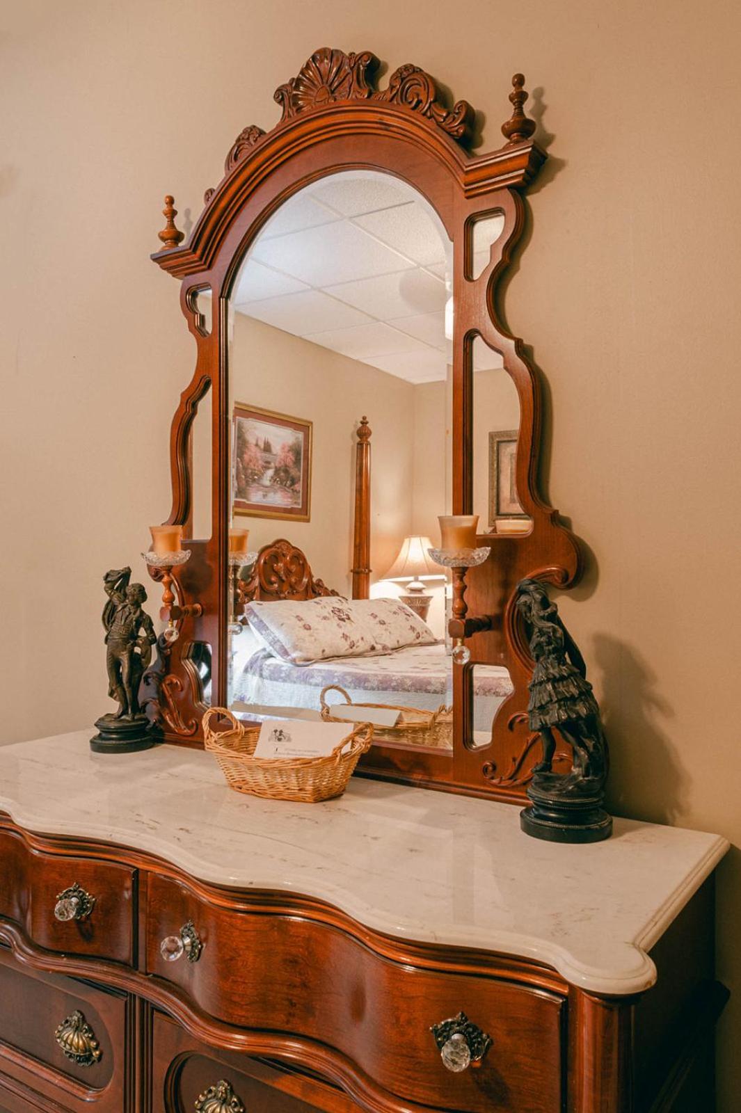 The Wolf Manor Bed and Breakfast Ellinwood Εξωτερικό φωτογραφία