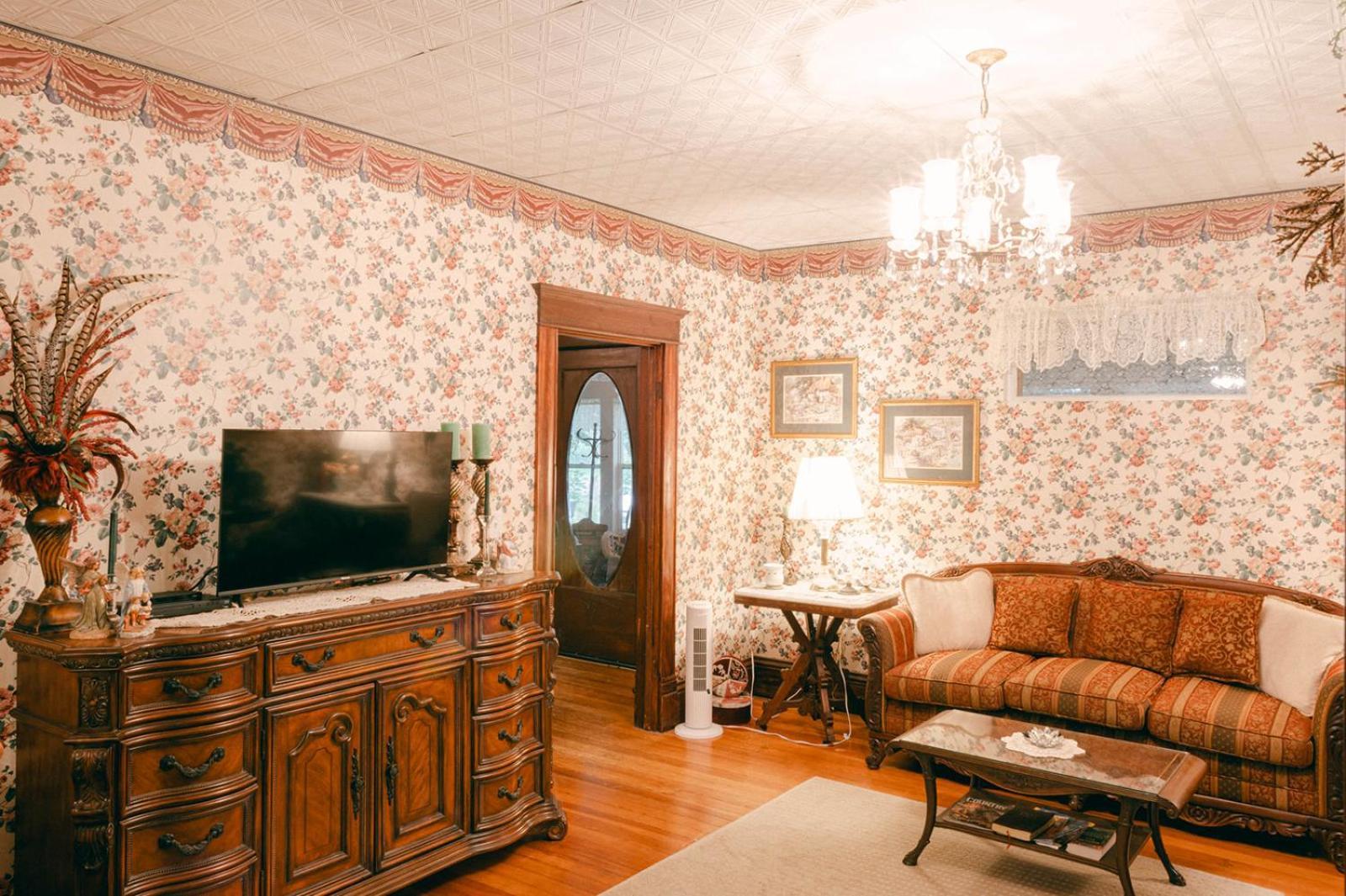 The Wolf Manor Bed and Breakfast Ellinwood Εξωτερικό φωτογραφία