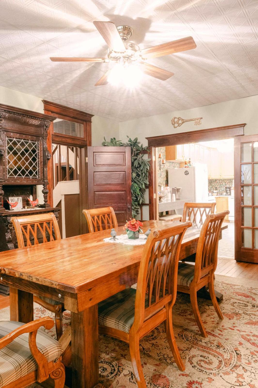 The Wolf Manor Bed and Breakfast Ellinwood Εξωτερικό φωτογραφία