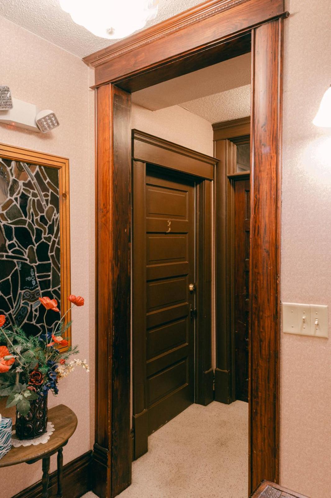 The Wolf Manor Bed and Breakfast Ellinwood Εξωτερικό φωτογραφία